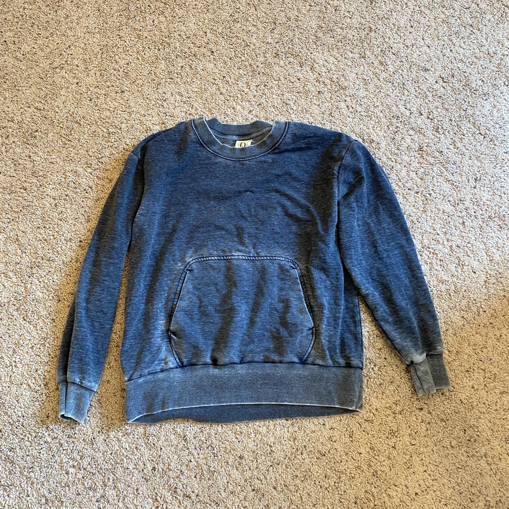 Grey crewneck with front pocket